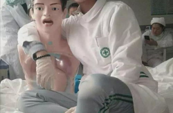 广西护士小姐姐搞笑图片,萌态百出引网友爆笑