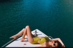 娄艺潇晒夏日写真照片比基尼身材宛若美少女！性感女团写真