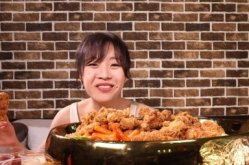 厦门鸡腿小姐姐,美食与颜值并存的网红传奇”