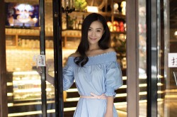 最新写真张维娜曝最新甜美写真 笑容惬意显慵懒美